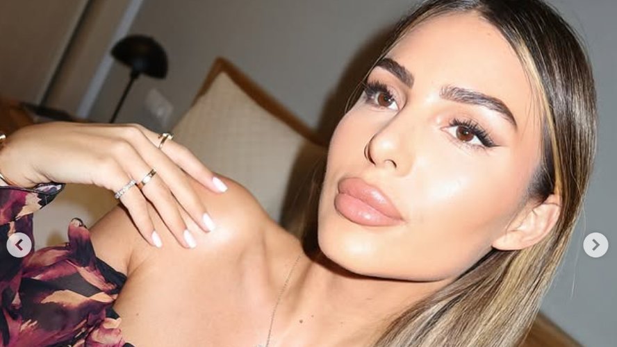 OVAKO ANASTASIJA RAŽNATOVIĆ OSVAJA SVET INSTAGRAMA: Poznata pevačica publici pokazala podršku Magla bendu, a reakcija benda sve iznenadila (FOTO) – Anastasija Ražnatović i Magla bend