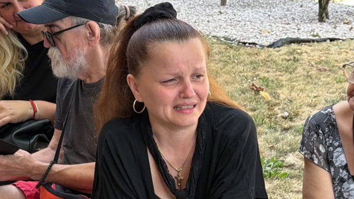 ZDRAVSTVENI PREOKRET ZA MALU CANU: Pevačica završila na hirurgiji nakon napada psa, lekari procenjuju sledeći korak (FOTO) – napad psa