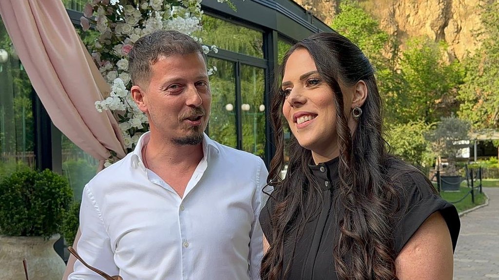 EMOCIJE PREPLAVILE PORODICU DINČIĆ: Milan Dinčić Dinča i supruga priredili iznenađenje za ćerkin rođendan, čestitke ne prestaju da stižu (FOTO) – slavlje u domu Milana Dinčića Dinče