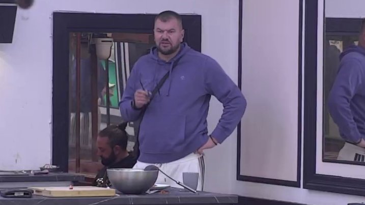 JANJUŠ IZGUBIO ŽIVCE ZBOG MATEJE: Otvoreno mu zamerio spominjanje odnosa sa Sandrom, granica tolerancije popucala (VIDEO) – Janjuš i Mateja