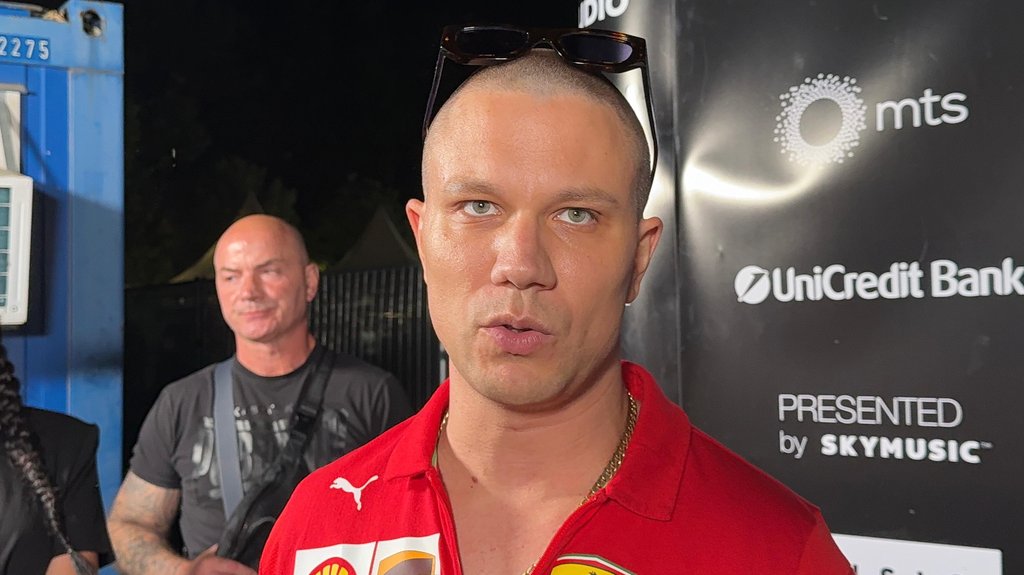 KONTRAST KAKAV SE RETKO VIĐA U SHOWBIZU: Rođeni brat Relje Popovića potpuno drugačiji od poznatog repera, evo kako izgleda (FOTO) – kontrast Relje Popovića i njegovog brata
