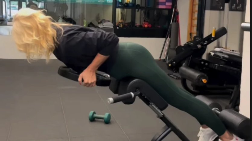 NIJE KAKO IZGLEDA NA PRVI POGLED: Slavica Rokvić otkrila kako održava formu, a jedan detalj pokrenuo lavinu komentara (FOTO) – trening Slavice Rokvić