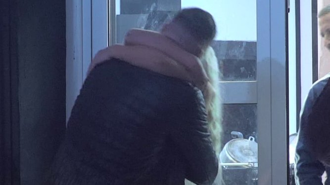 PREOKRET U BELOJ KUĆI: Glorija Jelovac dočekala Marka Osmakčića sa poljupcima, prsten na ruci pokrenuo lavinu emocija (VIDEO) – Glorija Jelovac i Marko Osmakčić