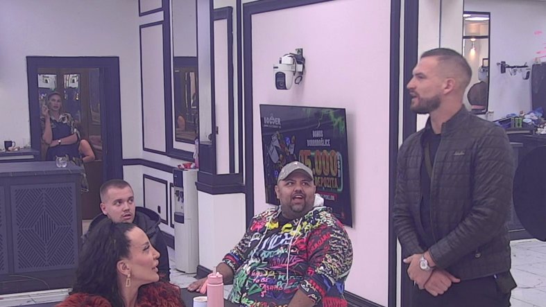 PREOKRET U BELOJ KUĆI: Marko Osmakčić stigao i odmah održao govor zadrugarima, svi gledaju kome je prvo prišao (VIDEO) – Elita 10 Marko Osmakčić