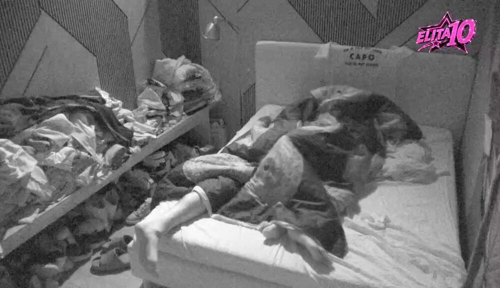SAMO NJIMA PRIJATAN MALI SVET: Aneli i Car se u potpunosti osamili u Beloj kući, zadrugari ostali u čudu (VIDEO) – aneli i Car ispod pokrivača