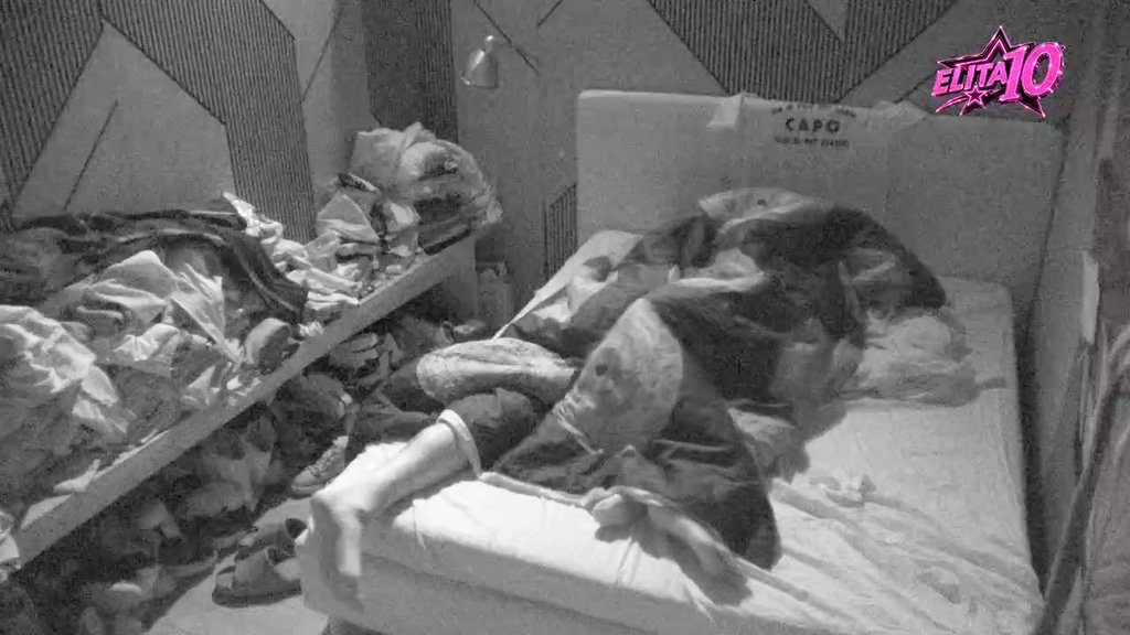 SAMO NJIMA PRIJATAN MALI SVET: Aneli i Car se u potpunosti osamili u Beloj kući, zadrugari ostali u čudu (VIDEO) – aneli i Car ispod pokrivača