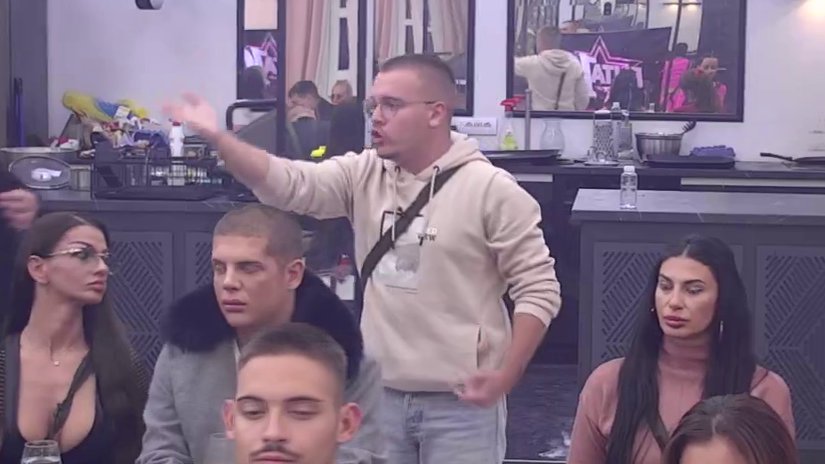 ŽESTOK SUKOB U BELOJ KUĆI: Aneli vređala Daču i porodicu, Car ne može da veruje šta vidi (VIDEO)
