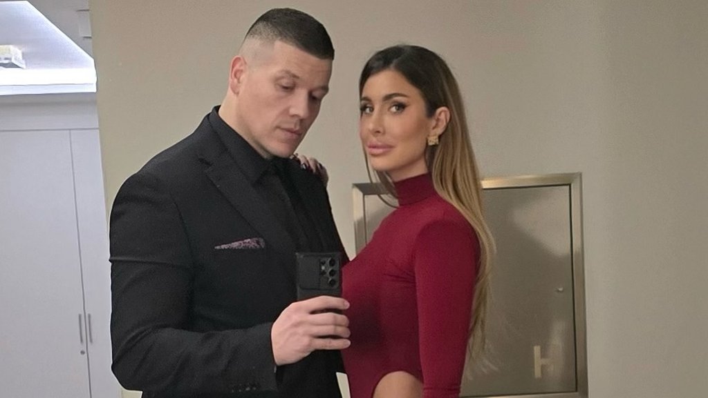 IGRAČKE POSLE PONOĆI, MALI DAMJAN U CENTRU PAŽNJE: Jelena otkrila Slobu Radanovića u nesvakidašnjoj situaciji u porodičnom domu (FOTO) – porodična rutina posle ponoći