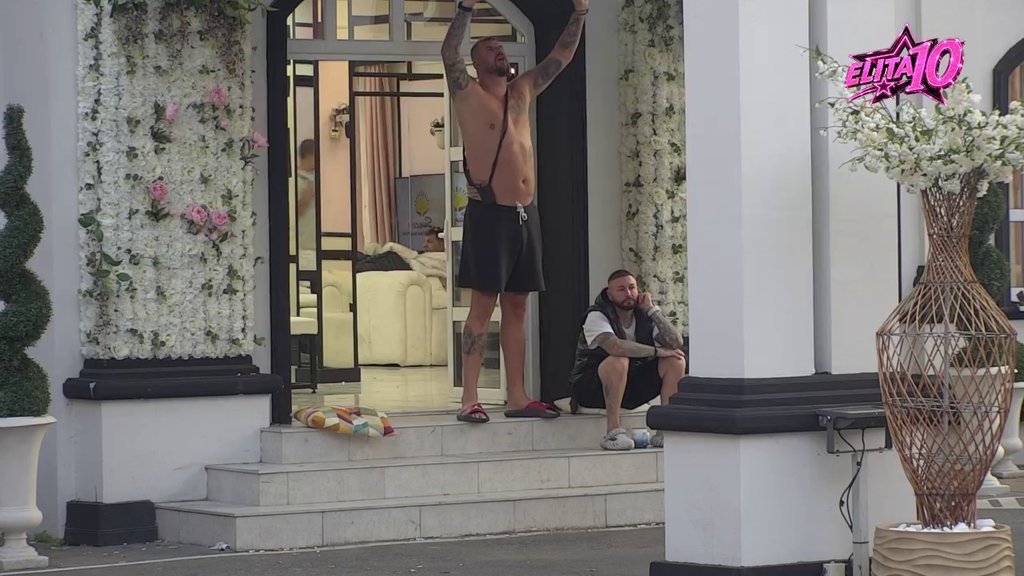 JANJUŠ NE MOŽE DA SAKRIJE EMOCIJE: Peva iz sveg glasa, pogodila ga pesma u samom srcu (VIDEO) – Janjuš pesma