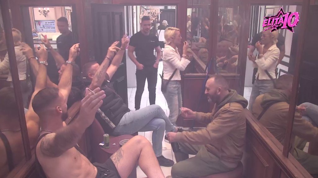VESELJE U BELOJ KUĆI: Milan Popov poveo zadrugare u pesmu, atmosfera podignuta do usijanja (VIDEO)