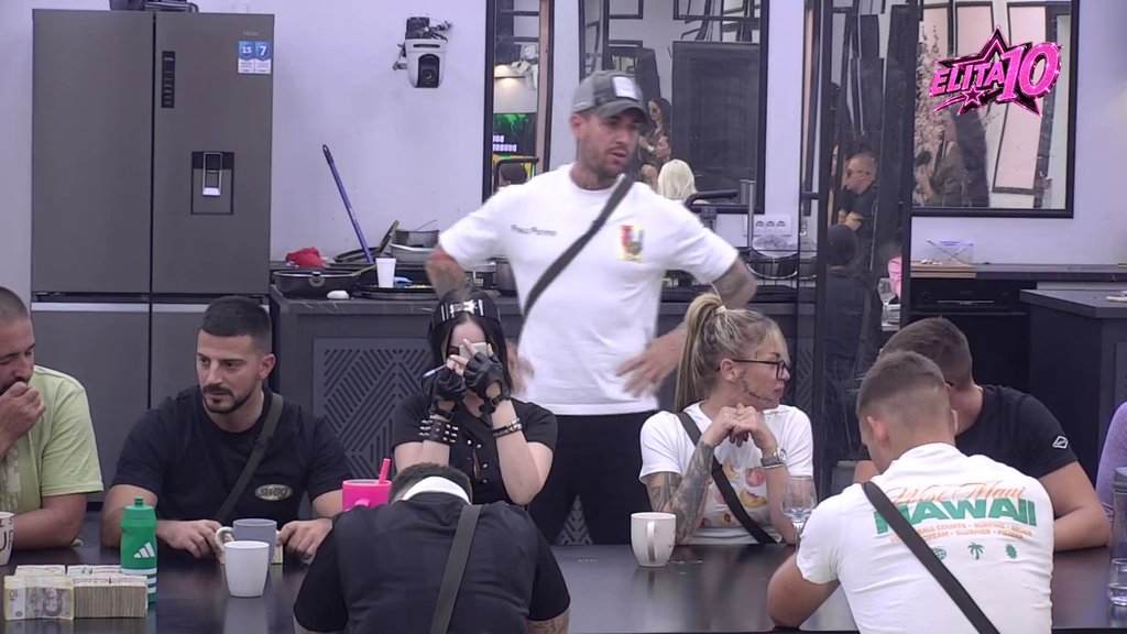 MASKE PADAJU U ELITI: Mateja otkrio zbog čega je Anđelu svrstao među najlukavije zadrugare, reakcije ne prestaju (VIDEO) – najlukaviji u Eliti