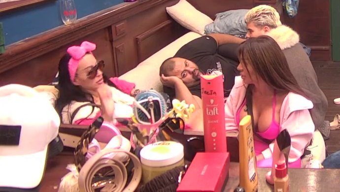 PORŠELINA OTVORILA SVE KARTE PRED SANJOM: Ljubomora zbog emisije sa Carem i druženja sa Žarkom izazvala tenziju u Beloj kući (VIDEO)
