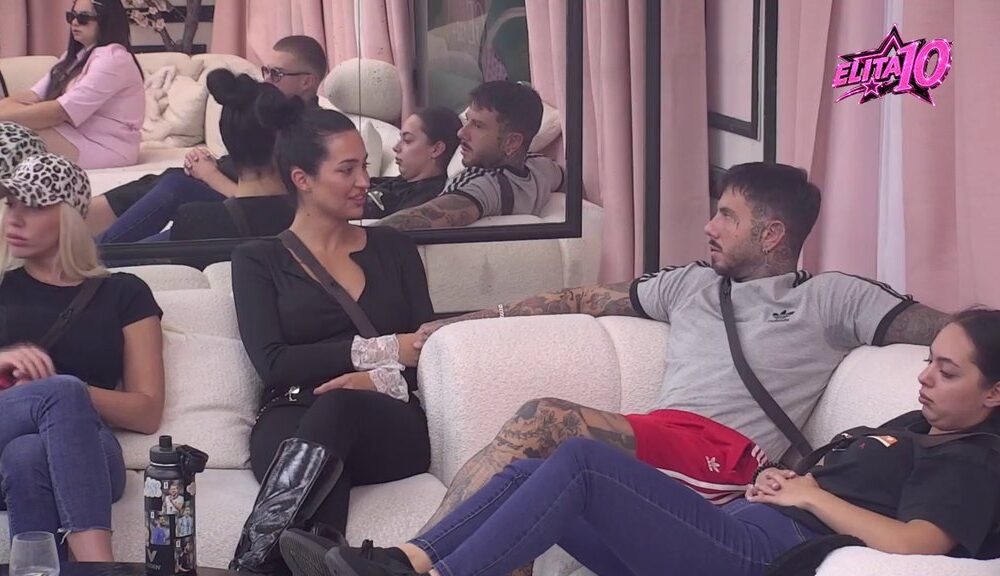 PREOKRET U BELOJ KUĆI: Đukić potpuno trezan prišao Lauri, uhvatio je za ruku pred svima – da li emocije izbijaju na površinu? (VIDEO) – Đukić prišao Lauri