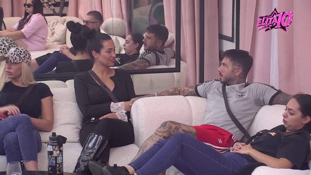 PREOKRET U BELOJ KUĆI: Đukić potpuno trezan prišao Lauri, uhvatio je za ruku pred svima – da li emocije izbijaju na površinu? (VIDEO) – Đukić prišao Lauri