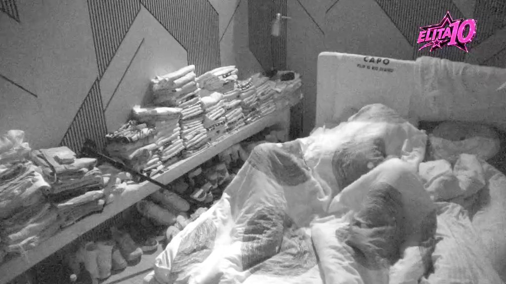 STRASTI KULJAJU U BELOJ KUĆI: Aneli i Car se zavukli pod pokrivač, ljubavne igrarije pred svitanje (VIDEO)