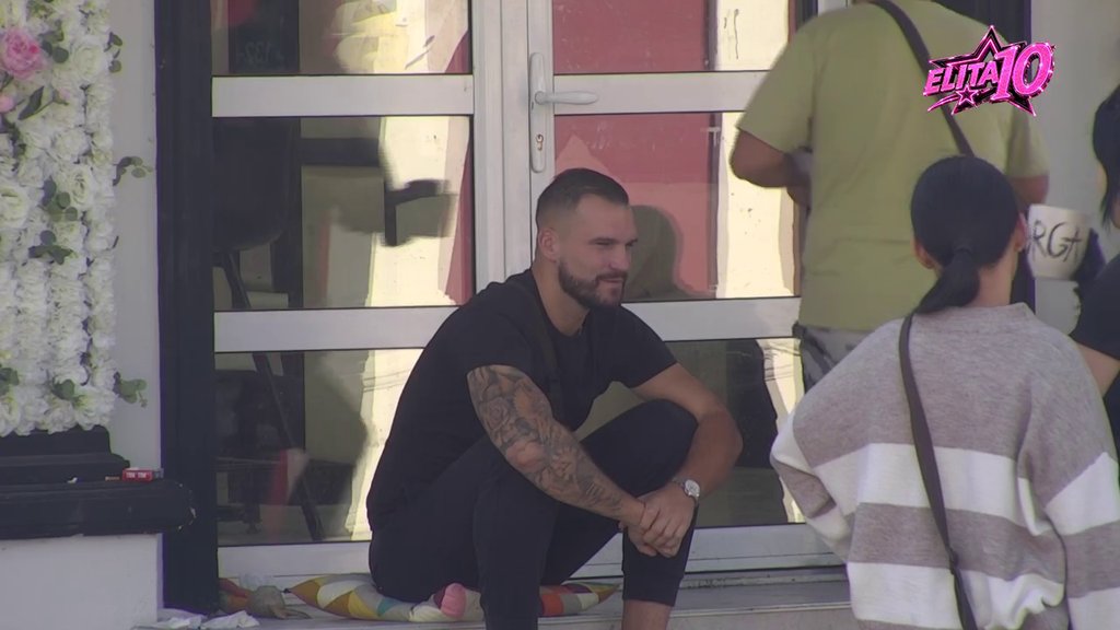 TOŠA KRENUO U LOV NA TRAČEVE: Pozdravio sve zadrugare, pa se bacio na upoznavanje sa Osmakčićem i nove priče iz Bele kuće (VIDEO) – tračevi u Beloj kući