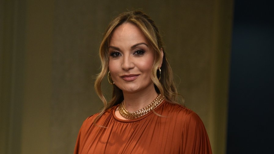 BLAM GODINE NA SVADBI JELE TOMAŠEVIĆ: Pevačica pomešala mladence pred svima, reakcija je sve iznenadila (FOTO) – peh na svadbi Jelene Tomašević