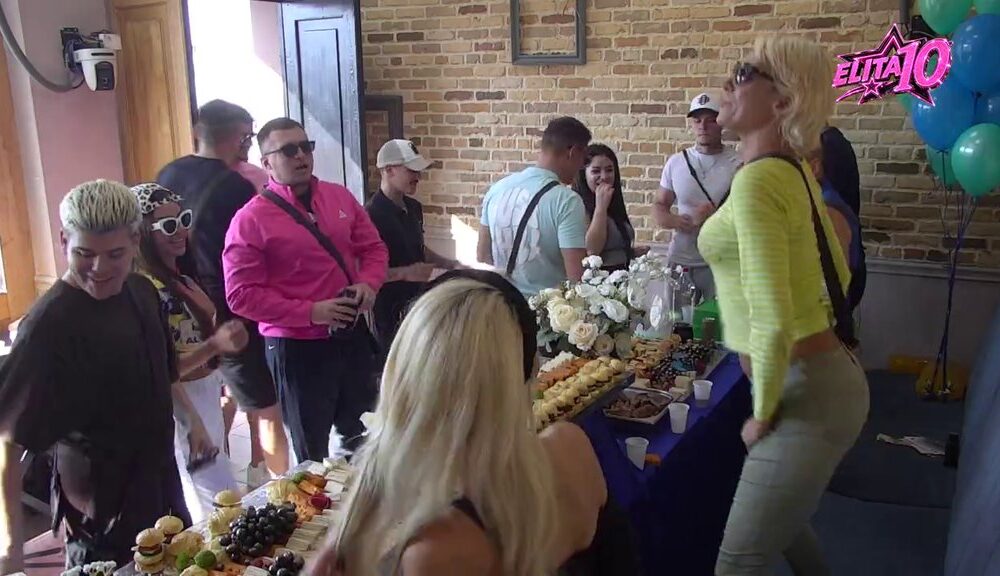 JASENKA U CENTRU PAŽNJE: Svojim plesom za Stefana Karića pokrenula žurku u Beloj kući (VIDEO) – ples za Stefana Karića