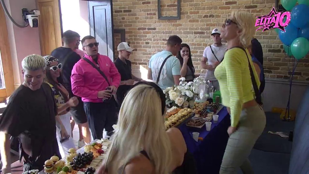 JASENKA U CENTRU PAŽNJE: Svojim plesom za Stefana Karića pokrenula žurku u Beloj kući (VIDEO) – ples za Stefana Karića