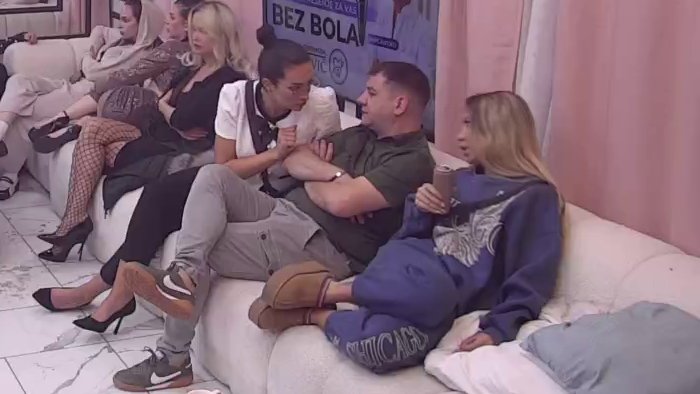 MASKE PADAJU U ODNOSU LAURE I GLORIJE: Laura otvoreno o komentarima, Glorija strepi šta bi mogla da otkrije (VIDEO) – odnos Laure i Glorije