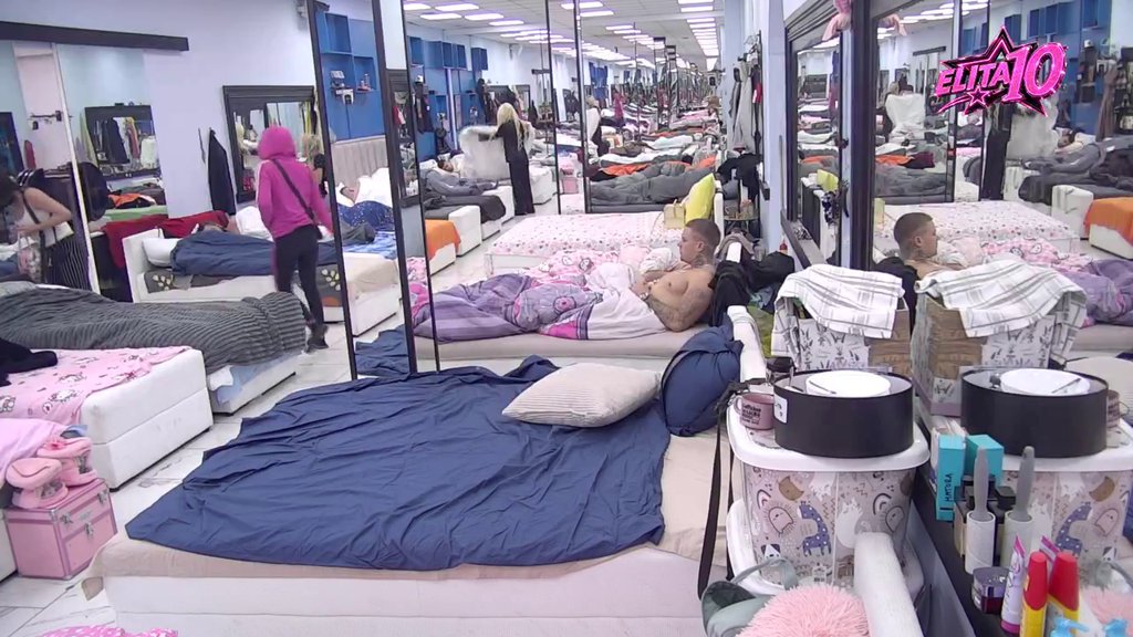 RASPOLOŽENJE U BELOJ KUĆI NA VRHUNCU: Milica Vidaković prva skočila iz kreveta, zadrugari se probudili uz strane hitove (VIDEO) – buđenje u Eliti 10