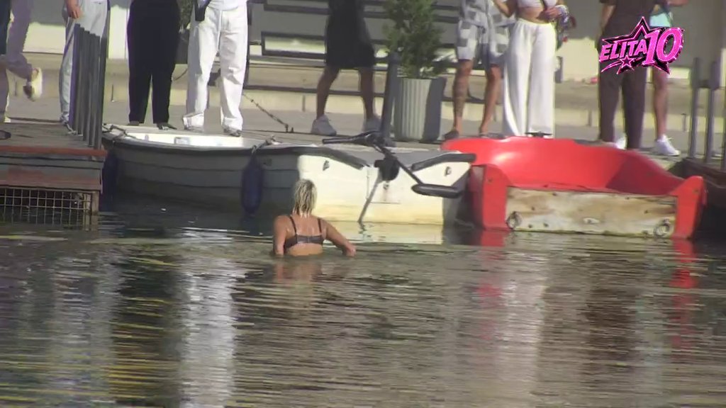 SERIJA SKANDALA JASENKE U ELITI: Zadrugarka izvela striptiz pa šokirala učesnike skokom u jezero (VIDEO) – skandali Jasenke u Eliti
