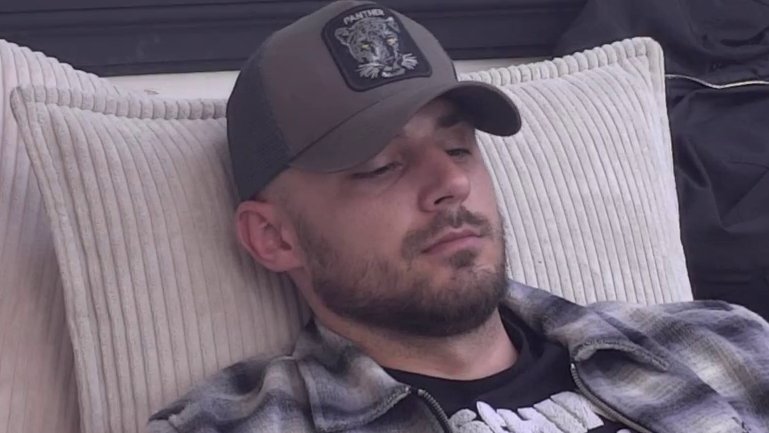 STUB SRAMA ZA MARKA STEFANOVIĆA: Zadrugari šokirani njegovim zahvaljivanjem Urošu zbog podrške Sanji, svi gledaju šta će dalje biti (VIDEO) – Marko Stefanović stub srama