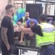 SUKOB KAKAV SE RETKO VIĐA U ELITI: Mahir preskočio sto i nasrnuo na Osmakčića, obezbeđenje sprečilo dalji haos (VIDEO) – napad u Beloj kući