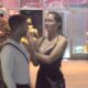 IZGUBILA KONTROLU ZBOG NEDOSTATKA ALKOHOLA: Laura potonula pred svima, Filip Đukić pokušao da je smiri (VIDEO) – nedostatak alkohola u Eliti