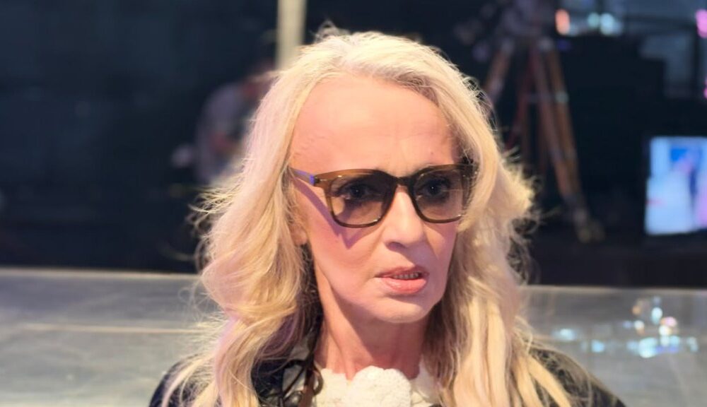 MASKE PADAJU OKO ŽIVOTA BEBI DOL: Prijatelj otkrio gde zaista živi i kako se nosi sa gubitkom majke (FOTO) – gde živi Bebi Dol