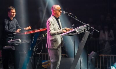 NIŠ U TRANSU ZBOG MUZIKE I EMOCIJA: Saša Matić pevao na skupu podrške Vučiću, pesma „Poklonite mi nju za rođendan“ ujedinila okupljene (FOTO) – pesma se ori centrom Niša