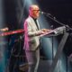 NIŠ U TRANSU ZBOG MUZIKE I EMOCIJA: Saša Matić pevao na skupu podrške Vučiću, pesma „Poklonite mi nju za rođendan“ ujedinila okupljene (FOTO) – pesma se ori centrom Niša