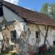 KONTRAST DETINJSTVA I ZUBA VREMENA: Milan Bosiljčić pokazao staru kuću porodice, zidovi ispucali, fasada se ruši (FOTO) – porodična kuća Milan Bosiljčić