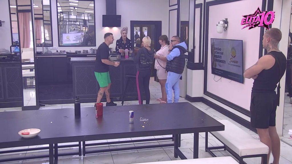 MILJANA IZGUBILA STRPLJENJE ZBOG JASENKE: Zadrugarka reagovala zbog razgovora sa Anđelom, pa povela je na zajedničku molitvu (VIDEO) – razgovor sa Anđelom