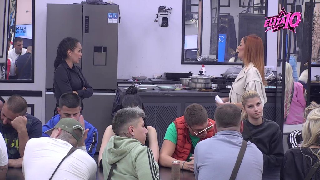 SANDRA OBRADOVIĆ IZGUBILA KONCE U ELITI: Pitanja gledalaca o odnosu sa Bajom izazvala haos, a njena reakcija podigla tenziju (VIDEO) – Sandra Obradović Elita