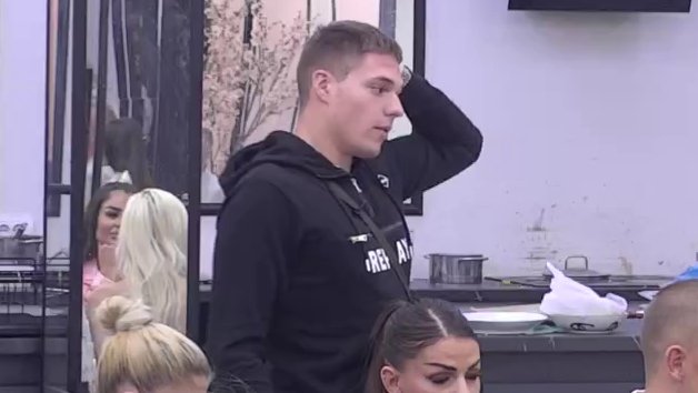 BILJANA ČAVLIN UDARILA NA MALOG VELJU: Sukob u Beloj kući eskalirao, zadrugar rešio da iznese sve pred kamerama (VIDEO) – sukob Biljane Čavlin i Malog Velje
