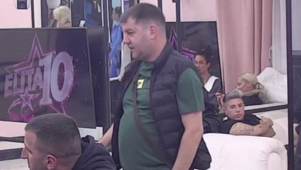 JANJUŠ PODIŽE TENZIJU U BELOJ KUĆI: Ivan Marinković otkrio svoju teoriju o odnosu sa Sandrom, Mateja ostao bez komentara (VIDEO) – odnos Janjuša i Sandre