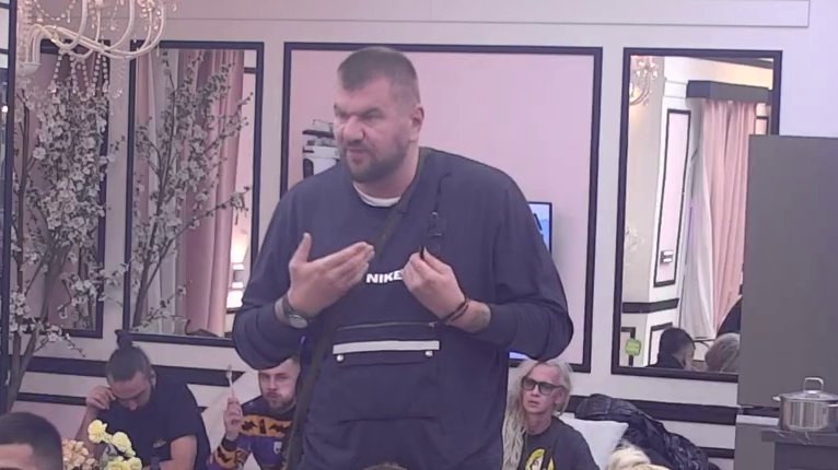 MASKE PADAJU U ELITI: Janjuš priznao koliko je Mateja opasan za njegovu vezu sa Sandrom, evo šta je otkrio (VIDEO) – Mateja Matijević u Eliti