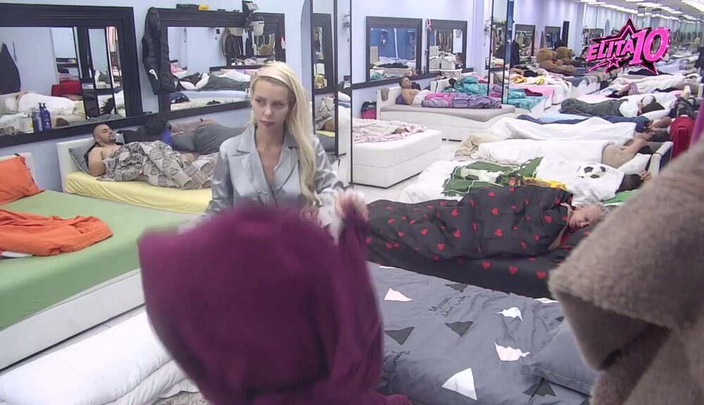 PREOKRET U JUTRU ZA UČESNIKE ELITE: Ovako je Veliki šef probudio zadrugare, pesme razbudile atmosferu (VIDEO) – buđenje učesnika Elita 10