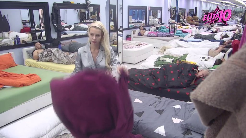 PREOKRET U JUTRU ZA UČESNIKE ELITE: Ovako je Veliki šef probudio zadrugare, pesme razbudile atmosferu (VIDEO) – buđenje učesnika Elita 10