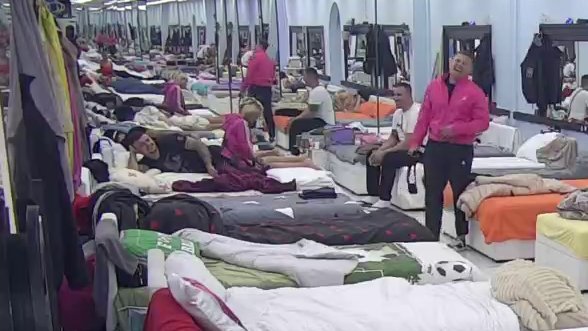 PREOKRET U ODNOSIMA U BELOJ KUĆI: Jasenka iznenadila Terzu masažom, pa je on uzvratio gestom pred svima (VIDEO) – Jasenka Cindrić i Bora Terzić