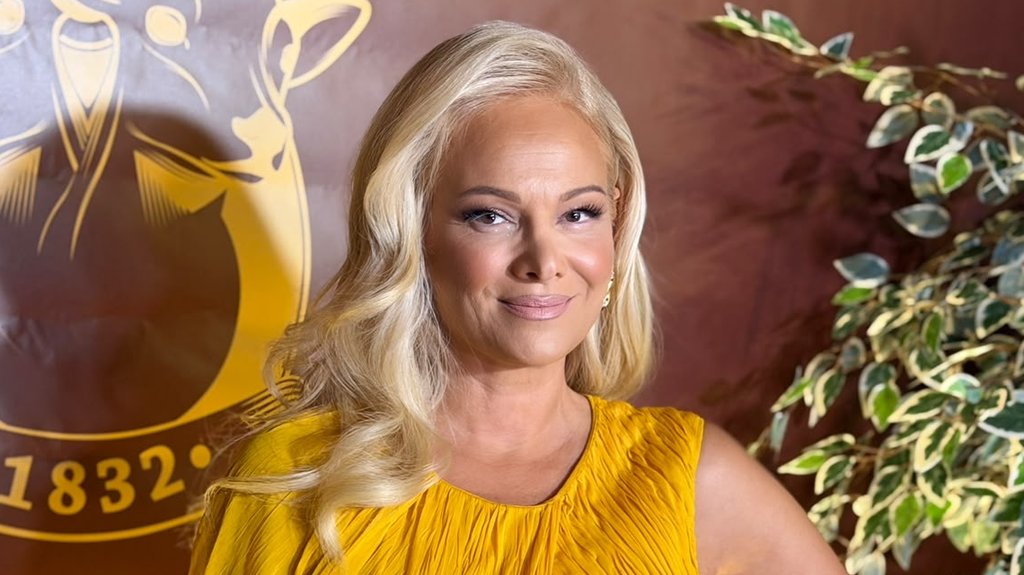 RAJ NA BEŽANIJI, KOMŠINICA JOJ SUZANA JOVANOVIĆ: Ilda Šaulić otkrila luksuznu vilu i život na dve adrese, a detalji sa kuće na vodi ostavljaju bez daha (FOTO)