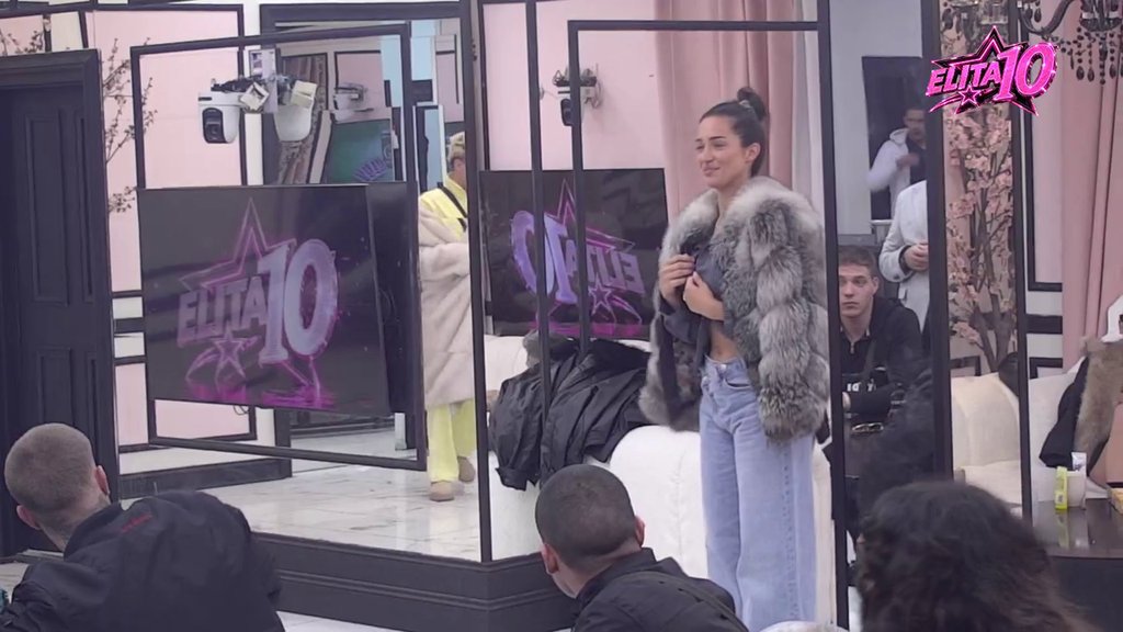 SVE OČI UPRTE U LAURU I ĐUKIĆA: Novi snimak podigao prašinu, zadrugari šuškaju o vezi u Eliti (VIDEO) – veza u Eliti