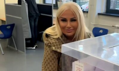 KONTRAST KAKAV RETKO VIDIMO: Elma Sinanović zasijala na glasanju, svi pričaju o njenoj Guči jakni (FOTO) – Elma Sinanović na glasanju