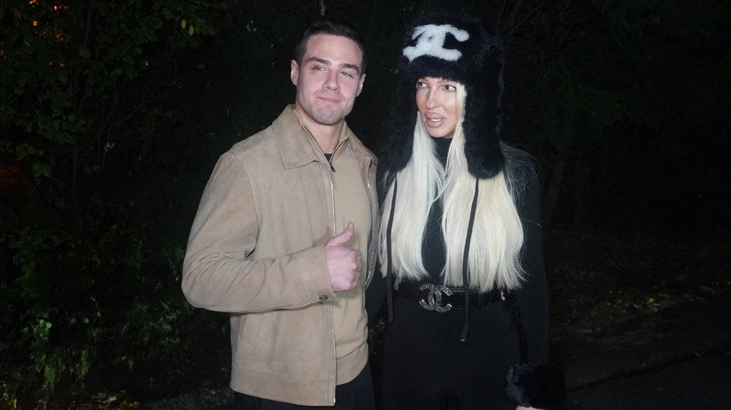 MODNI PREOKRET NA BIRAČKOM MESTU: Jelena Karleuša zasenila sve skupocenim stajlingom, jedan detalj privukao pažnju (FOTO) – modni preokret Jelene Karleuše na glasanju