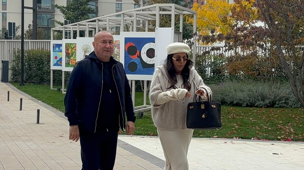 OPUŠTENI IZLAZAK NA GLASANJE: Đani i Slađa Trajković zajedno obavili građansku dužnost, svi gledali njihov izbor garderobe (FOTO) – Đani i Slađa Trajković glasanje