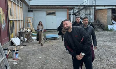 POČEO IZBORNI DAN U ELITI: Učesnici napustili Šimanovce i krenuli na glasanje, osmesi sve govore (FOTO)