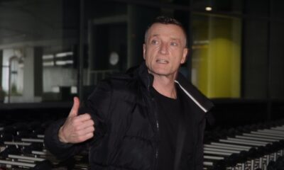 PREOKRET NA ESTRADI: Bata Zdravković posle duge pauze uhvaćen na aerodromu, evo kako danas izgleda (FOTO) – Bata Zdravković na aerodromu