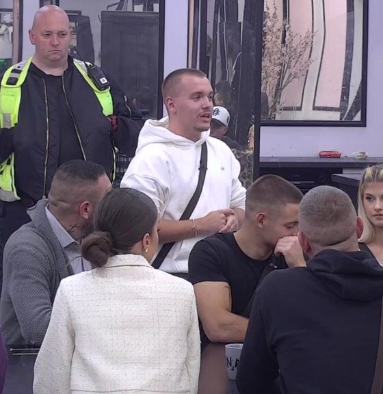 ŽESTOK OBRAČUN ZA STOLOM: Dača bez dlake na jeziku o Anđeli i Caru, nominacije u Beloj kući podigle tenziju do maksimuma (VIDEO)