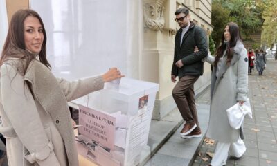 ZVEZDE SA BIRAČKIM LISTIĆEM: Nadežda Biljić i Toma Panić zajedno obavili građansku dužnost u Valjevu (FOTO) – Nadežda Biljić i Toma Panić na glasanju